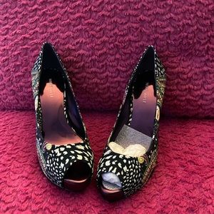 💚 Nine West Purple Paisley Black & White Heels